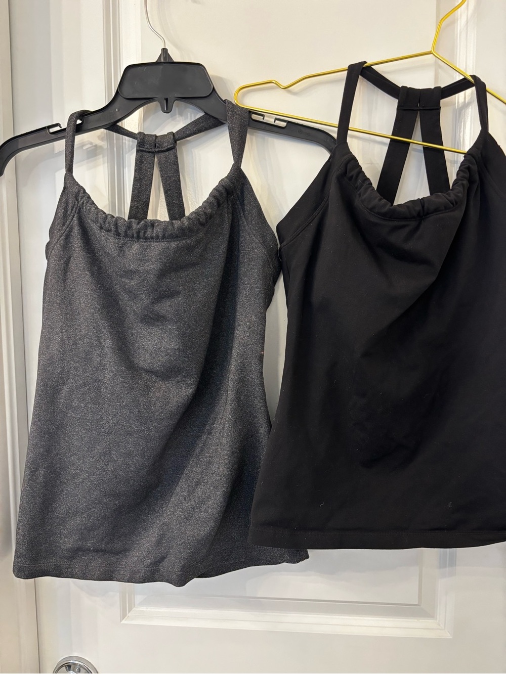 2 Women’s Prana Black & Charcoal Halter Strap Tank Tops shelf bra size M medium